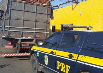 Carga de madeira avaliada em 9 mil reais é apreendida no Piauí